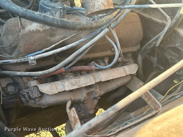 image for item OE9244 1976 Ford F700 grain truck