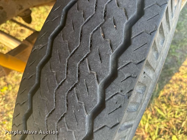 image for item OE9244 1976 Ford F700 grain truck