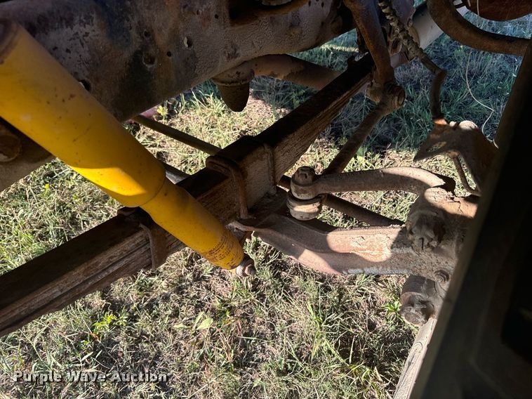 image for item OE9244 1976 Ford F700 grain truck