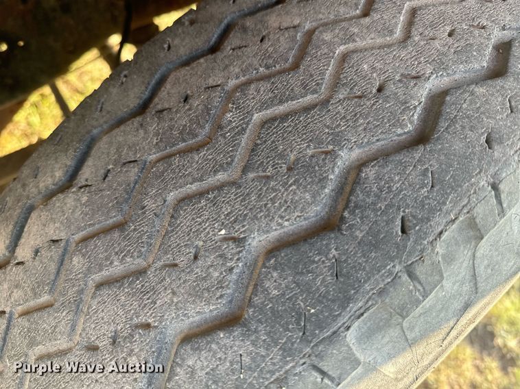 image for item OE9244 1976 Ford F700 grain truck