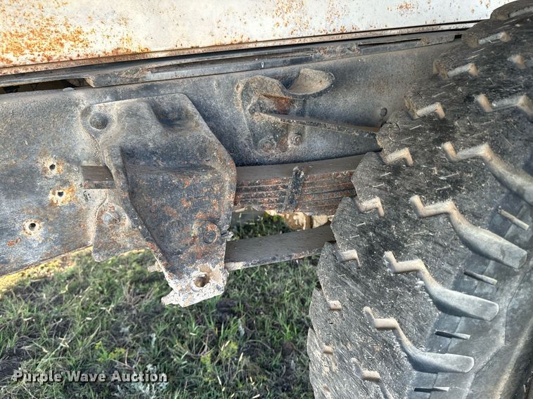 image for item OE9244 1976 Ford F700 grain truck