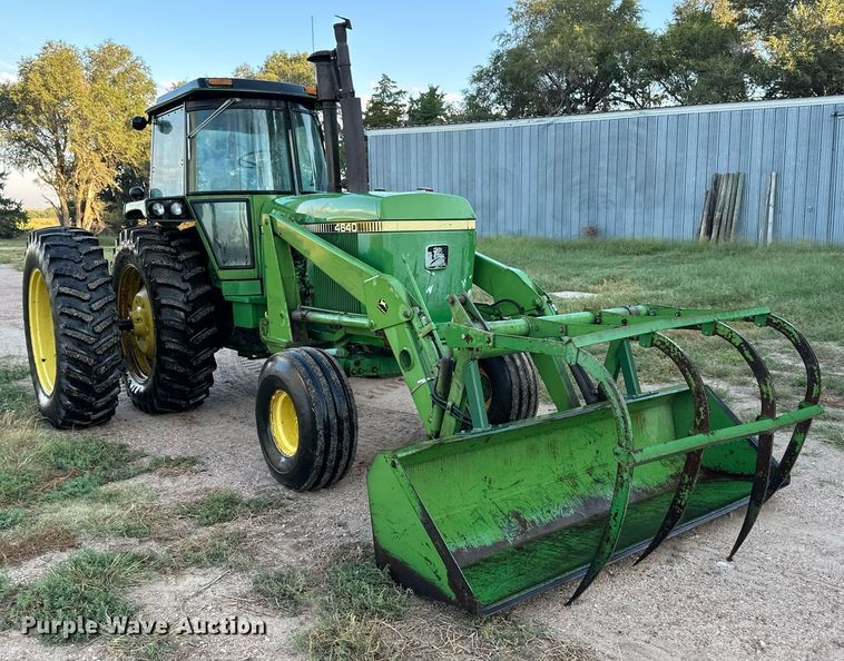 image for item OM9674 1982 John Deere 4640 tractor