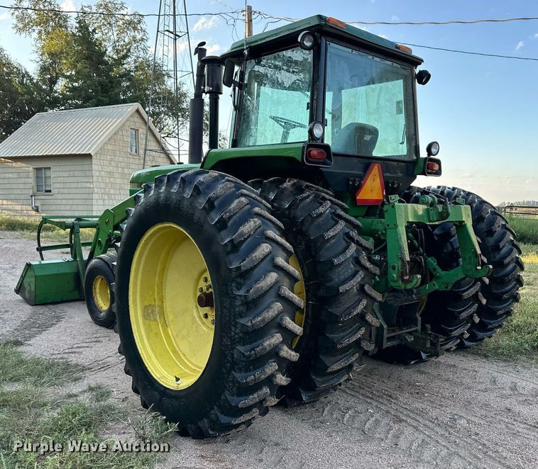 image for item OM9674 1982 John Deere 4640 tractor