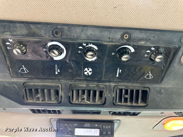 image for item OM9674 1982 John Deere 4640 tractor