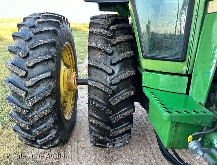 image for item OM9674 1982 John Deere 4640 tractor