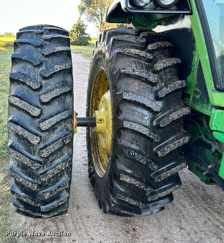 image for item OM9674 1982 John Deere 4640 tractor