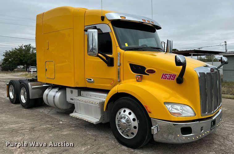 image for item DD3204 2016 Peterbilt 579 semi truck