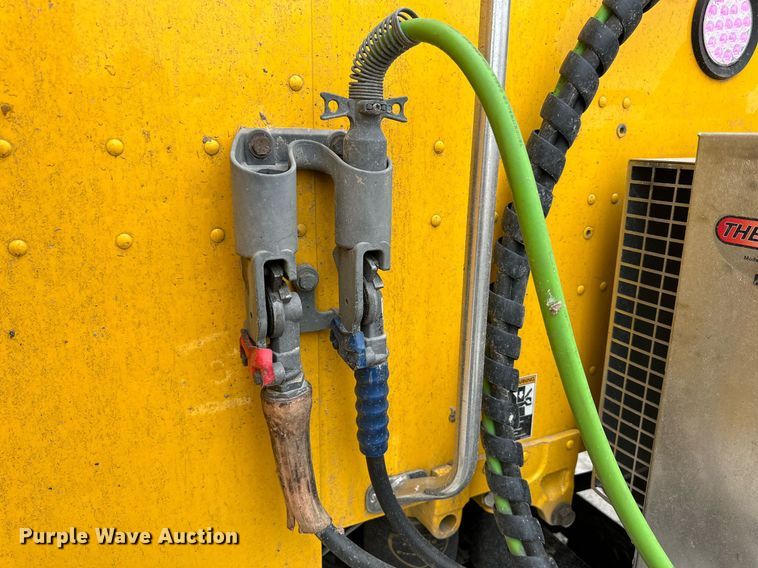 image for item DD3204 2016 Peterbilt 579 semi truck