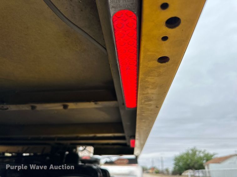 image for item DD3204 2016 Peterbilt 579 semi truck