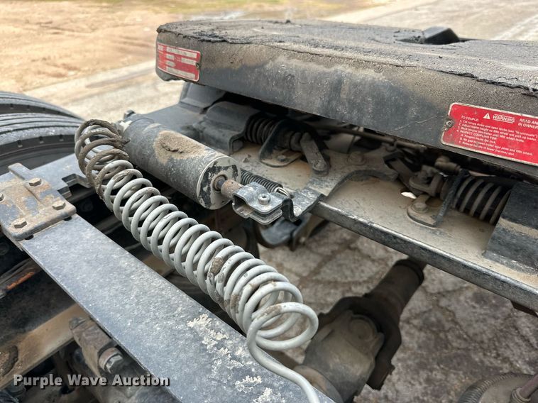 image for item DD3204 2016 Peterbilt 579 semi truck