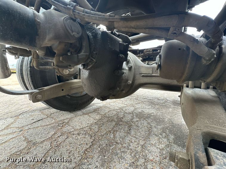 image for item DD3204 2016 Peterbilt 579 semi truck