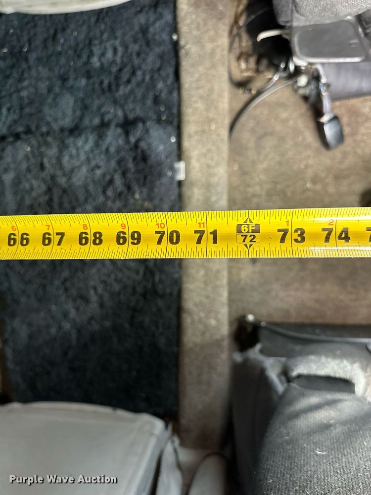 image for item DD3204 2016 Peterbilt 579 semi truck