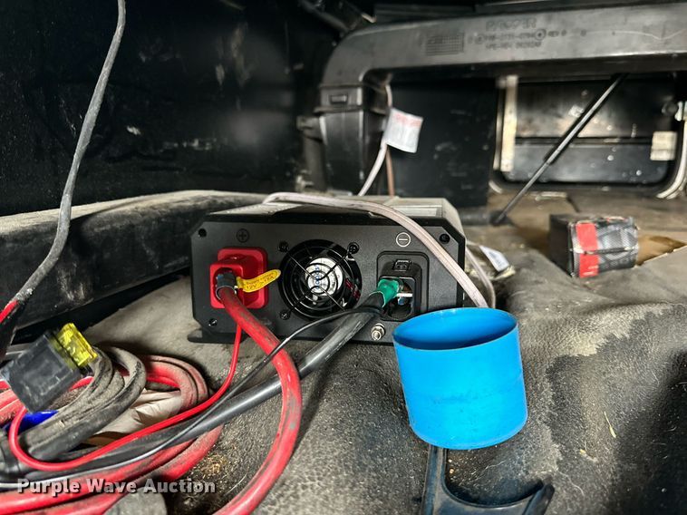 image for item DD3204 2016 Peterbilt 579 semi truck