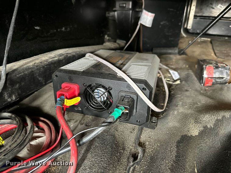 image for item DD3204 2016 Peterbilt 579 semi truck