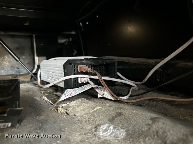 image for item DD3204 2016 Peterbilt 579 semi truck