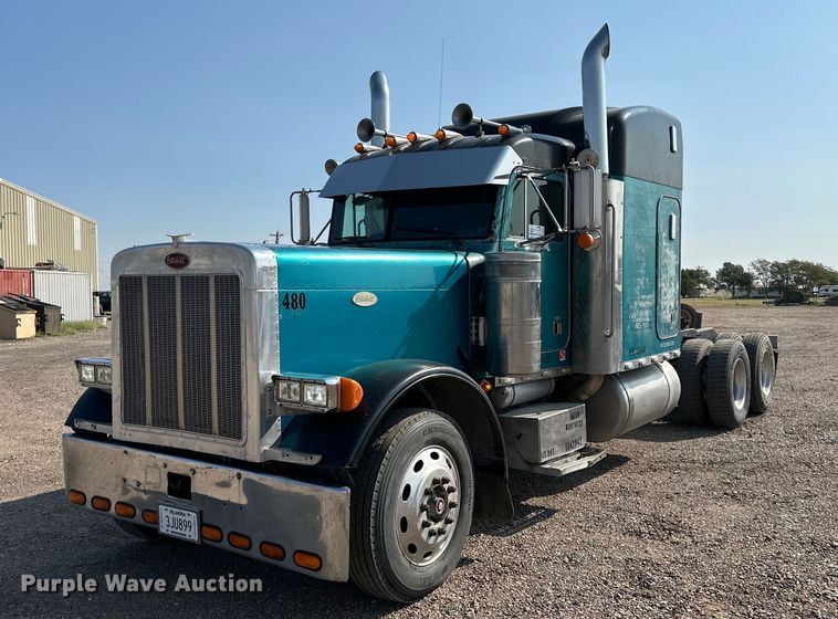 image for item DD3207 1999 Peterbilt  379 semi truck
