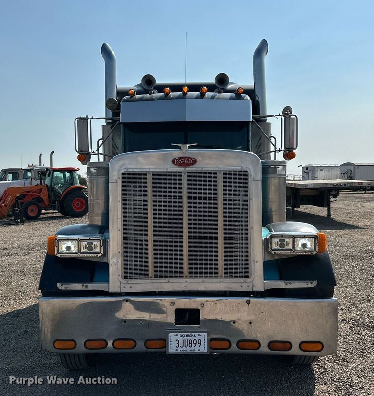 image for item DD3207 1999 Peterbilt  379 semi truck