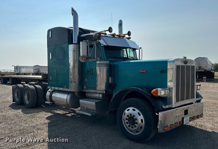 image for item DD3207 1999 Peterbilt  379 semi truck