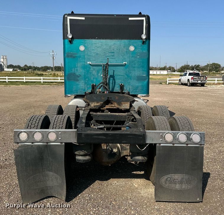 image for item DD3207 1999 Peterbilt  379 semi truck
