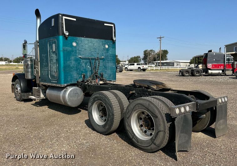 image for item DD3207 1999 Peterbilt  379 semi truck