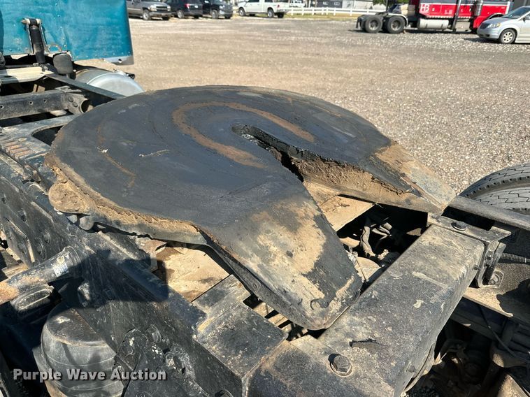 image for item DD3207 1999 Peterbilt  379 semi truck