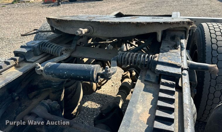 image for item DD3207 1999 Peterbilt  379 semi truck