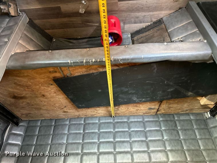 image for item DD3207 1999 Peterbilt  379 semi truck