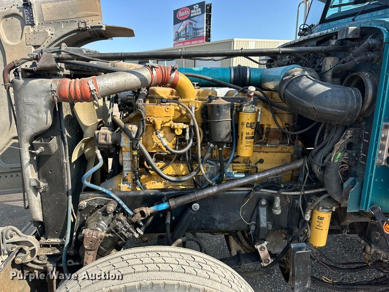 image for item DD3207 1999 Peterbilt  379 semi truck