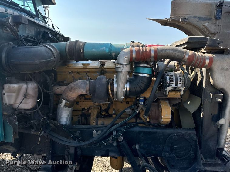 image for item DD3207 1999 Peterbilt  379 semi truck