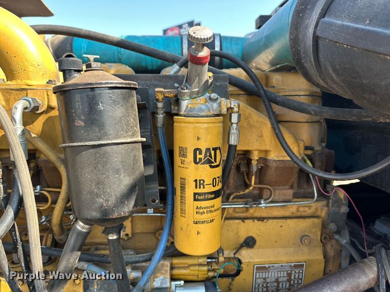 image for item DD3207 1999 Peterbilt  379 semi truck