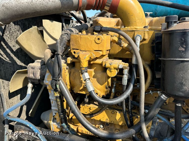 image for item DD3207 1999 Peterbilt  379 semi truck