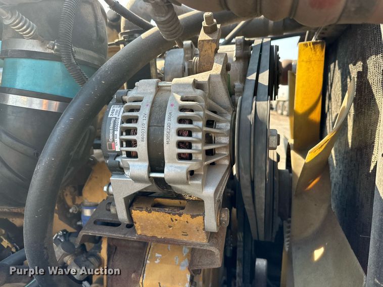 image for item DD3207 1999 Peterbilt  379 semi truck