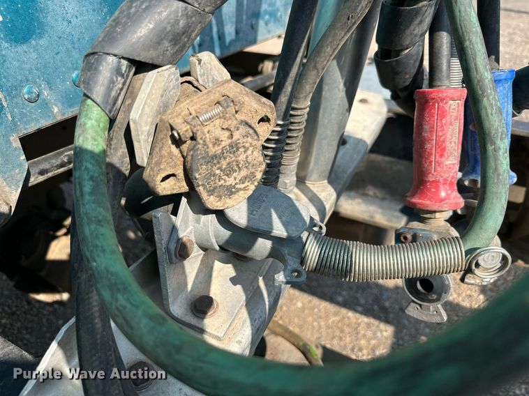 image for item DD3207 1999 Peterbilt  379 semi truck