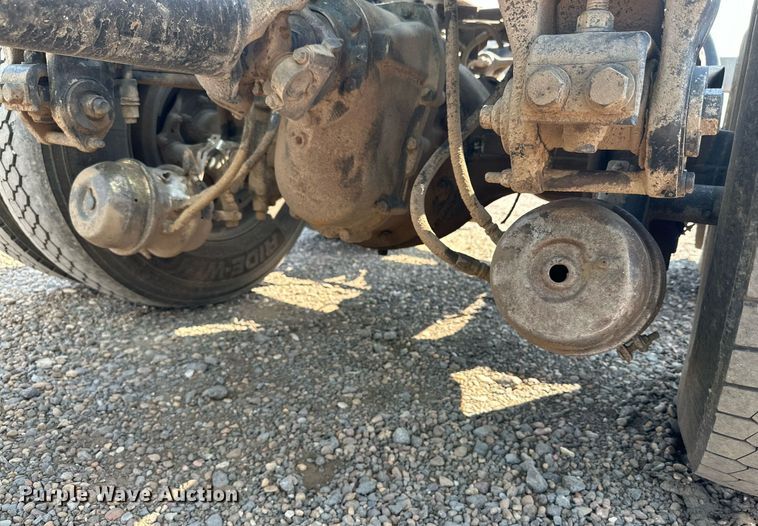 image for item DD3207 1999 Peterbilt  379 semi truck