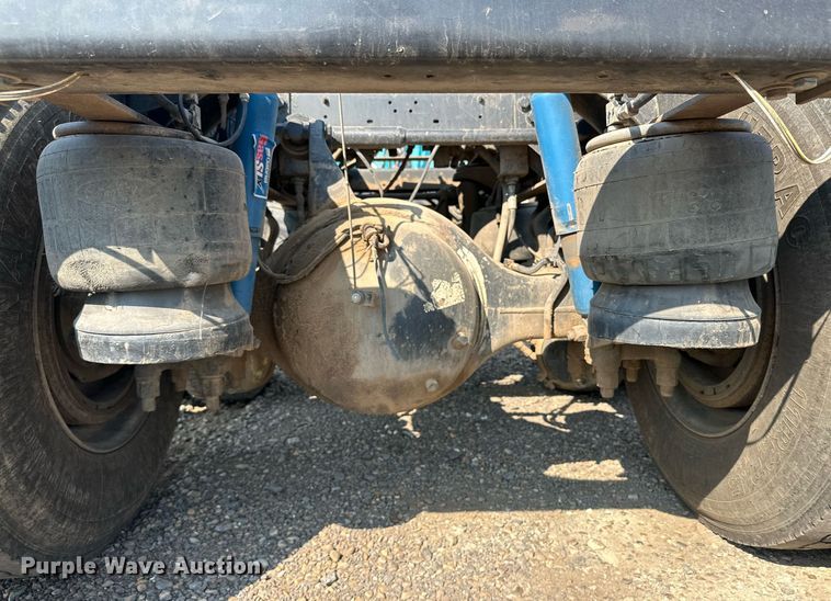 image for item DD3207 1999 Peterbilt  379 semi truck