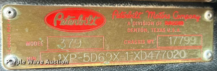 image for item DD3207 1999 Peterbilt  379 semi truck