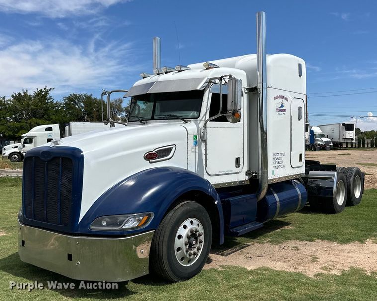 image for item DD3214 2008 Peterbilt 386 semi truck