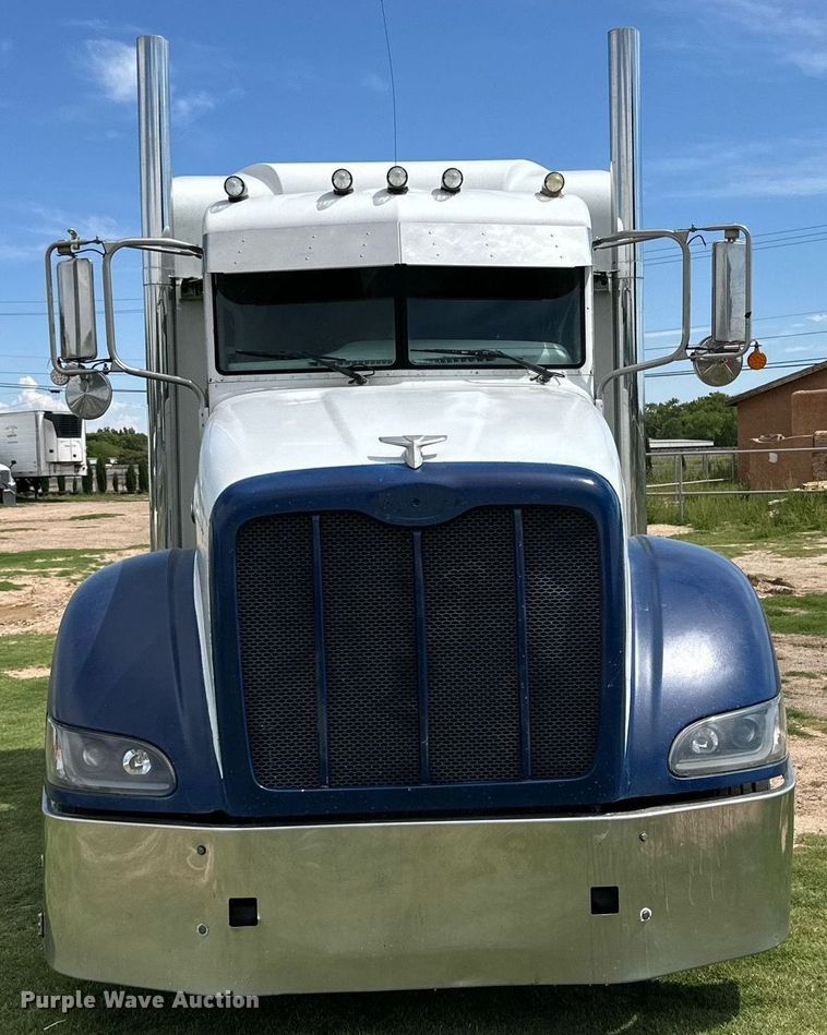 image for item DD3214 2008 Peterbilt 386 semi truck
