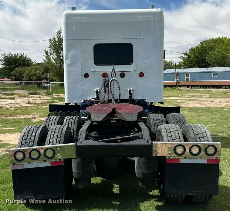 image for item DD3214 2008 Peterbilt 386 semi truck