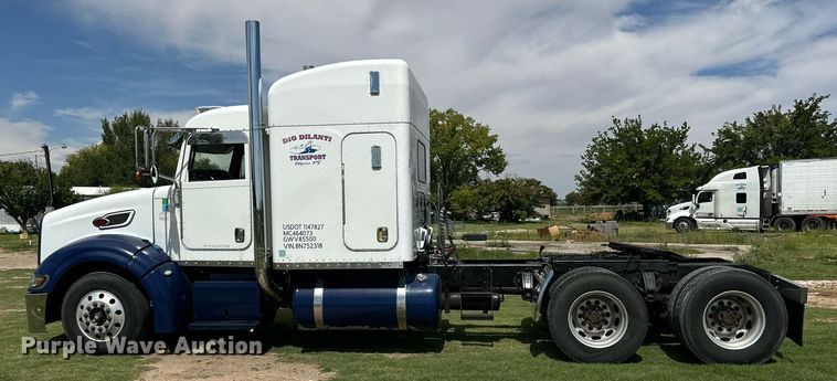 image for item DD3214 2008 Peterbilt 386 semi truck