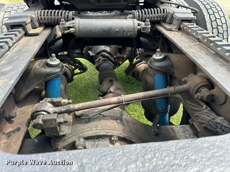 image for item DD3214 2008 Peterbilt 386 semi truck