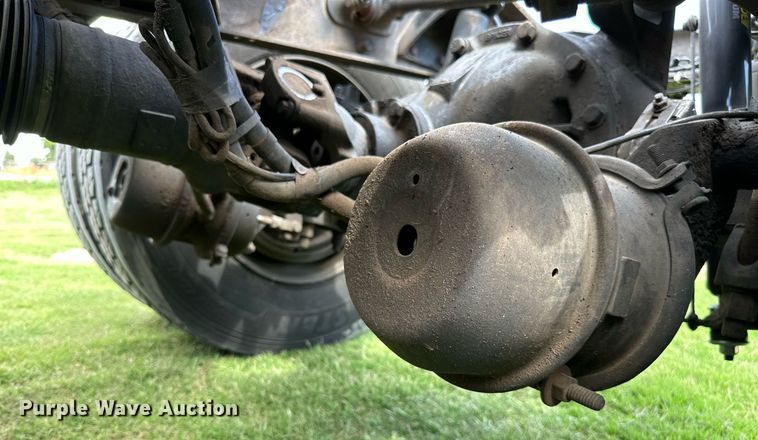 image for item DD3214 2008 Peterbilt 386 semi truck