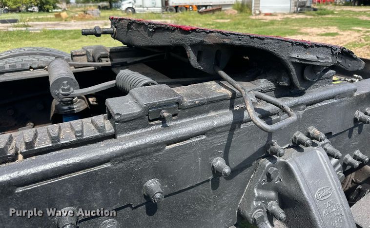 image for item DD3214 2008 Peterbilt 386 semi truck