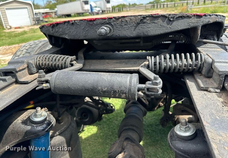 image for item DD3214 2008 Peterbilt 386 semi truck