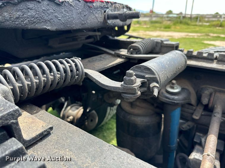 image for item DD3214 2008 Peterbilt 386 semi truck