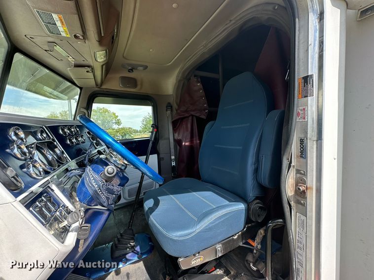 image for item DD3214 2008 Peterbilt 386 semi truck