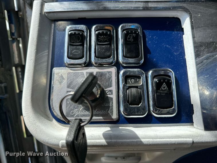 image for item DD3214 2008 Peterbilt 386 semi truck