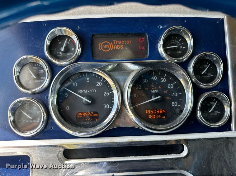 image for item DD3214 2008 Peterbilt 386 semi truck