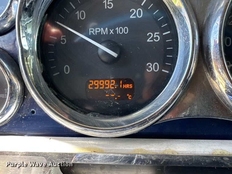 image for item DD3214 2008 Peterbilt 386 semi truck