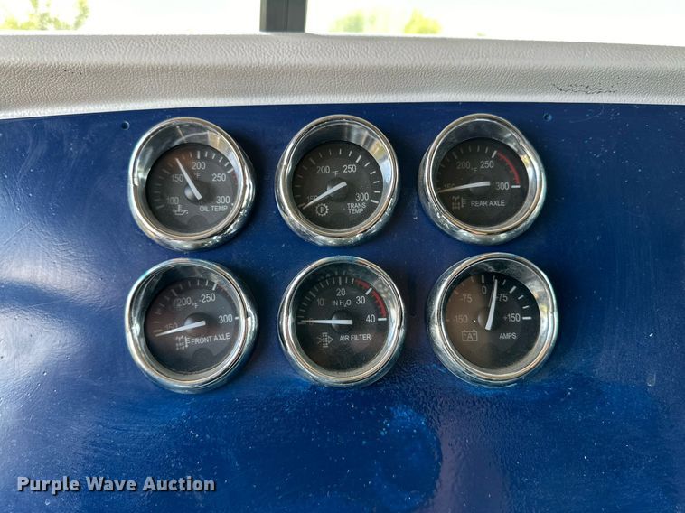 image for item DD3214 2008 Peterbilt 386 semi truck